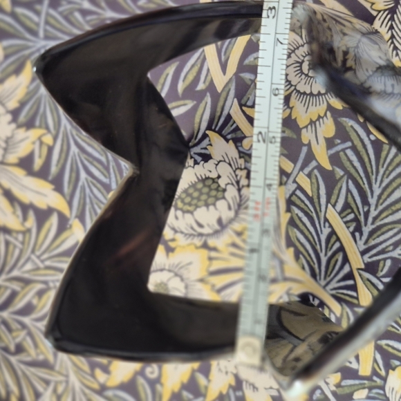 Black and White Zigzag cuf Horn Bracelet - Picture 10 of 11